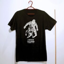 Camiseta evangélica A Batalha é do Senhor — Coroa de Vida - preta
