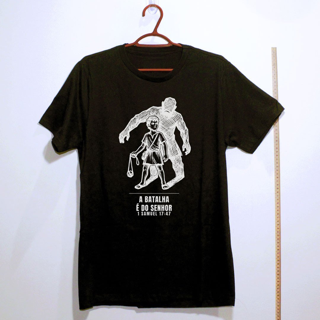 Camiseta evangélica A Batalha é do Senhor — Coroa de Vida - preta