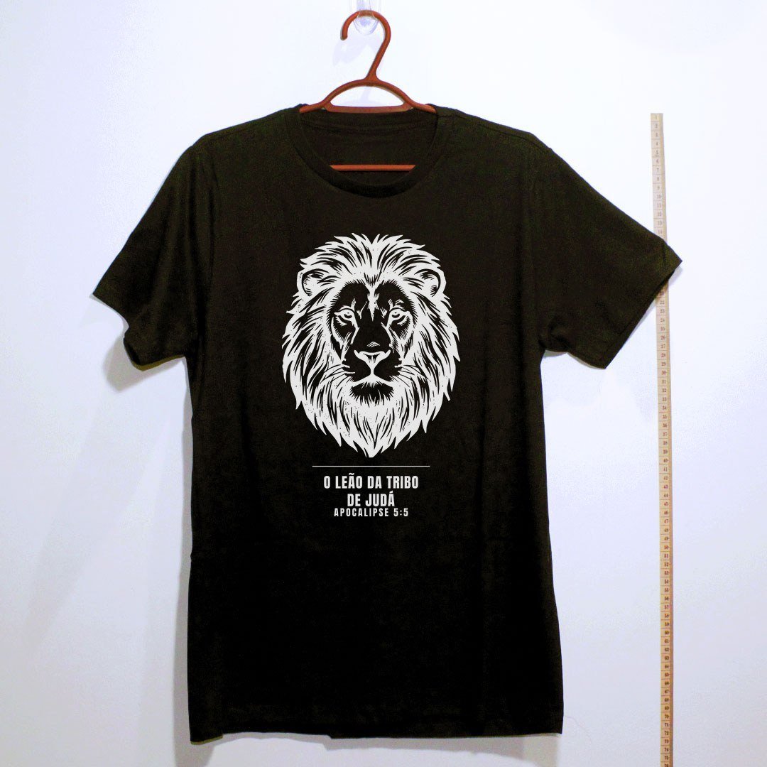 Camiseta evangélica Leão de Judá — Coroa de Vida - preta