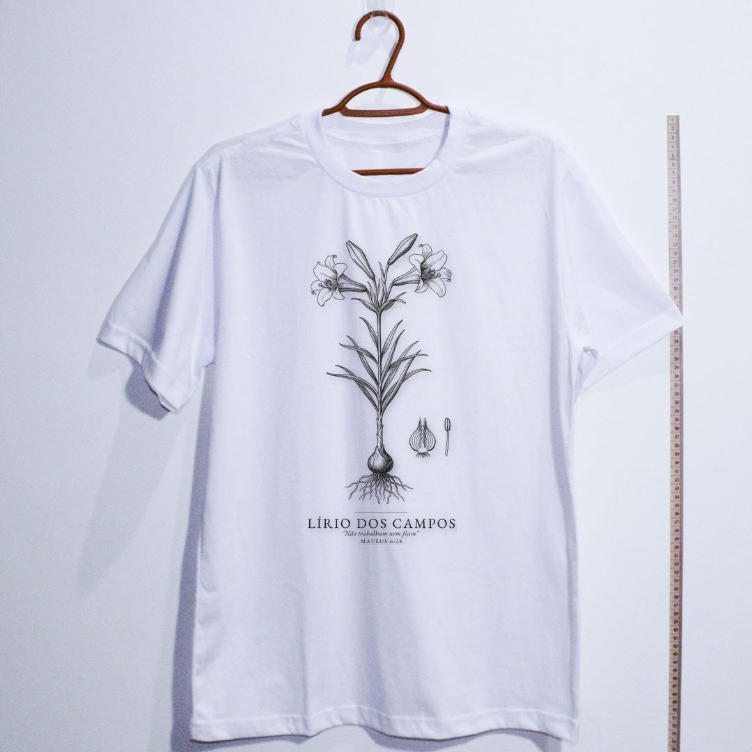 Camiseta evangélica Lírio dos Campos — Coroa de Vida - branca