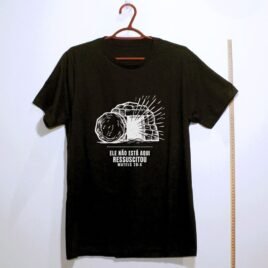 Camiseta evangélica Ressuscitou — Coroa de Vida - preta