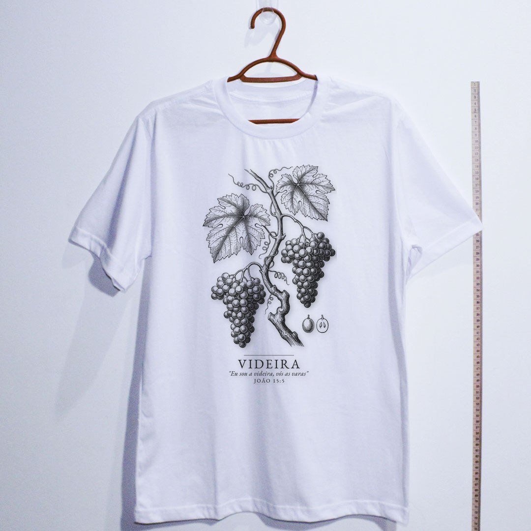 Camiseta evangélica Videira Verdadeira — Coroa de Vida - branca
